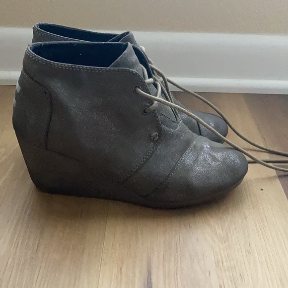 TOMS Grey/Silver Wedge Boots - Picture 3 of 4